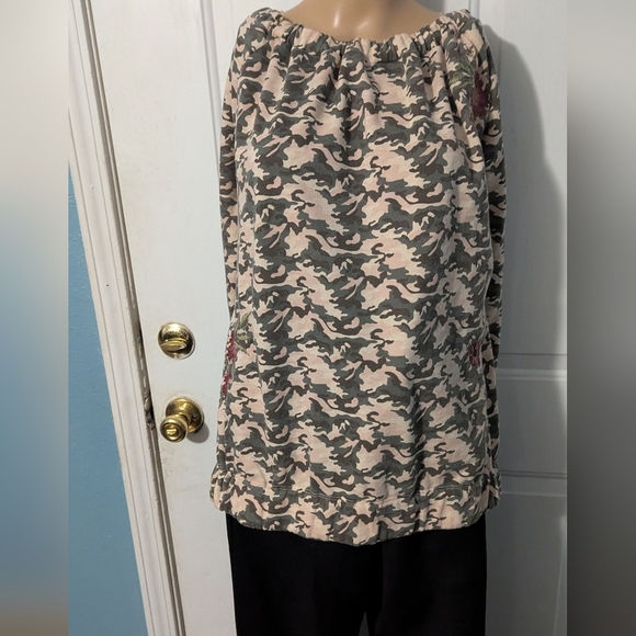 billyTCamouflage Off-Shoulder Women's Top - Picture 1 of 6